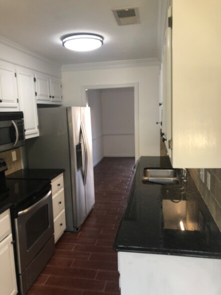 Building Photo - 461 San Roman Dr