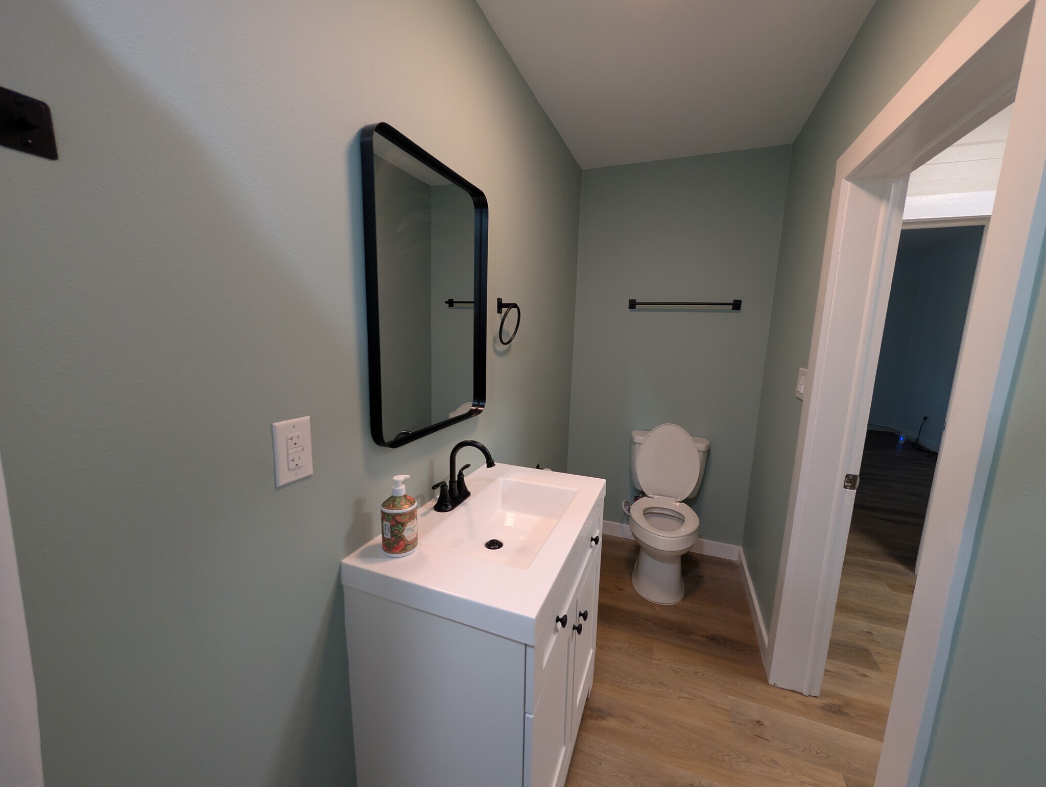 Building Photo - 41 E Sloss Ave