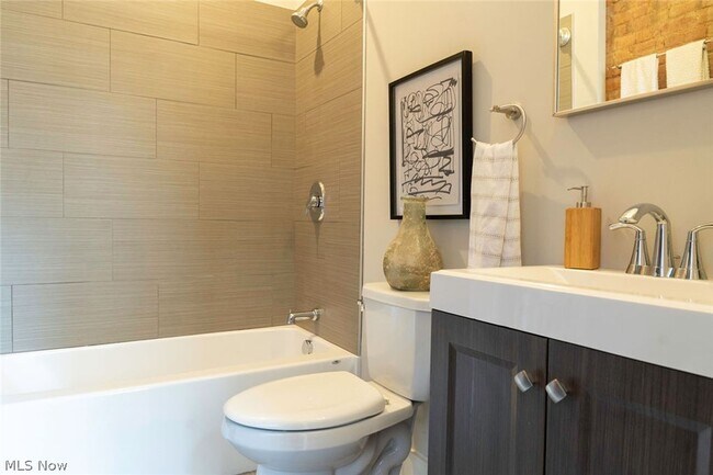 Building Photo - 1260 W 4th St