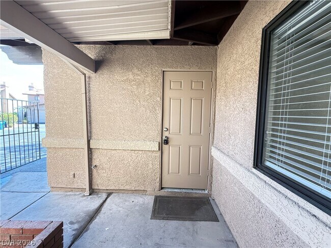 Building Photo - 4025 Delos Dr