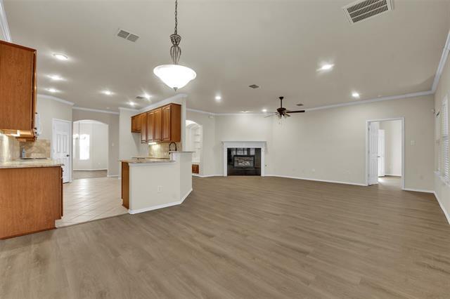 Building Photo - 8327 Robertson Dr