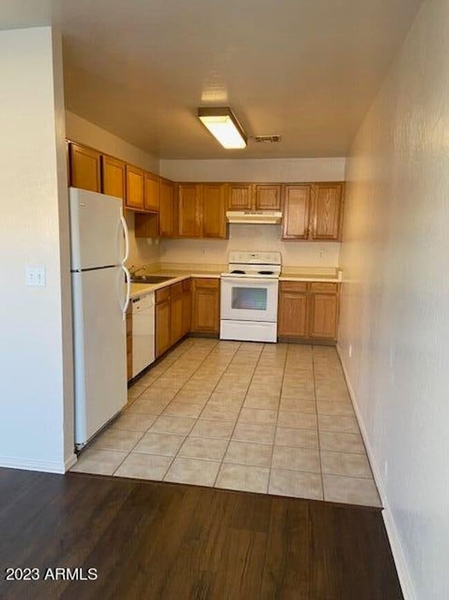 Building Photo - 2 BEDROOM IN APACHE JUNCTION!