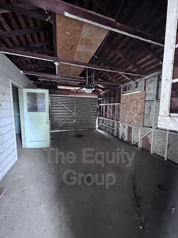 Building Photo - 1216 N Conyer St