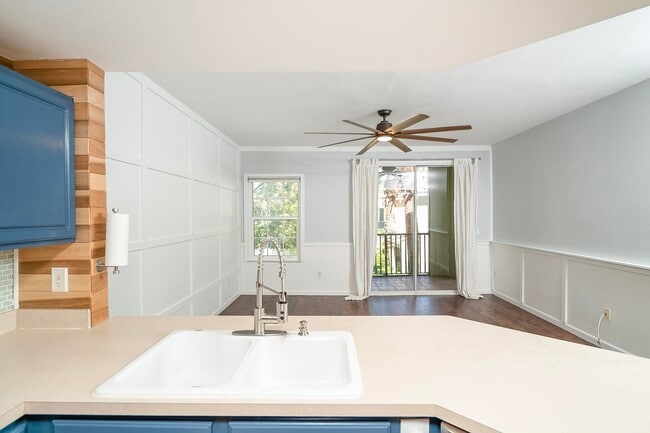 Building Photo - 1005 Bella Vista Blvd