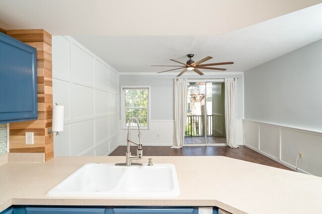 Building Photo - 1005 Bella Vista Blvd