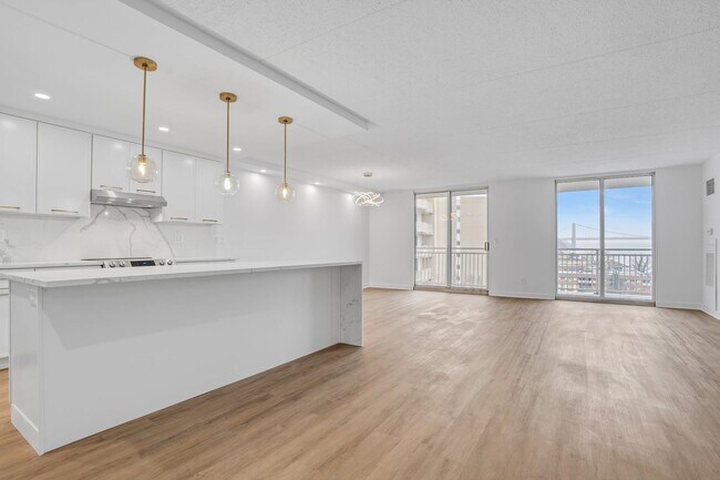 Building Photo - 1055 River Rd