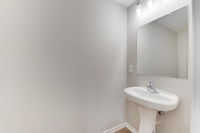Building Photo - 8202 Homewood Ln