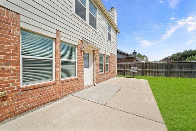 Building Photo - 5826 Kenwood