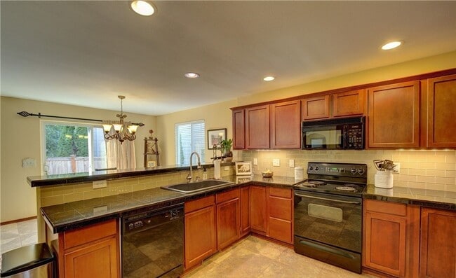 Building Photo - Beautiful 3 bed Home in Country Woods!