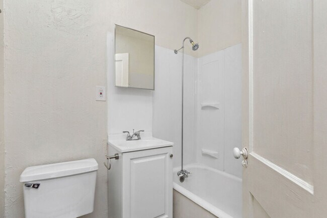 Building Photo - 3933 Charlotte