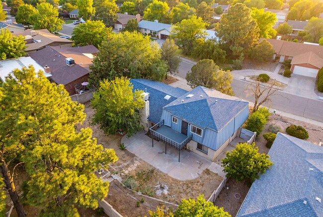 Building Photo - 3008 Matador Dr NE