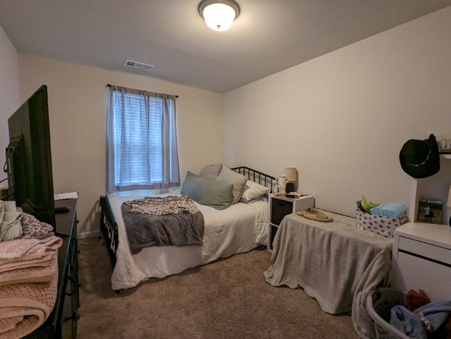 Building Photo - 561 Becks Pl