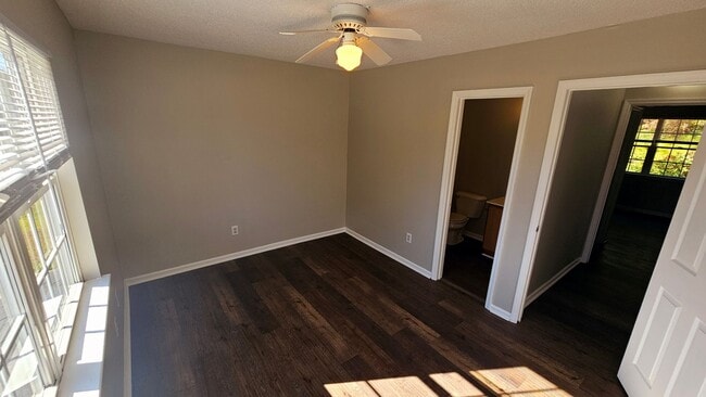 Building Photo - 2 BR 2.5 BA in Hunters Creek