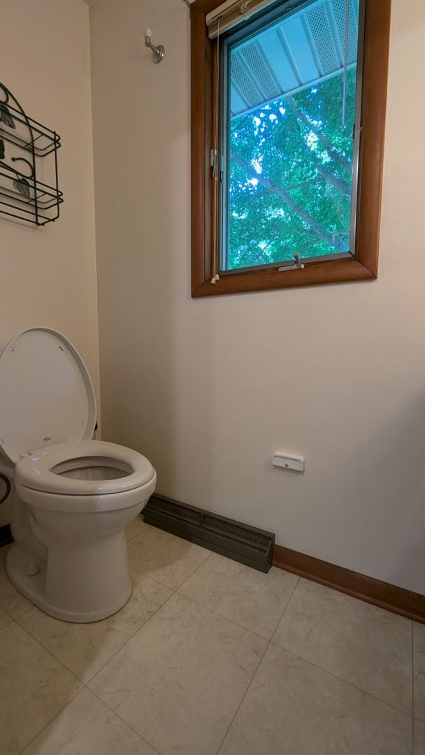 Building Photo - 7907 W R Ave