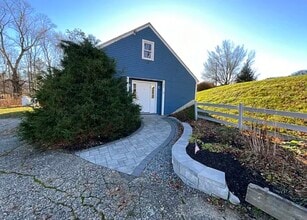 Building Photo - 141 County Farm Cross Rd