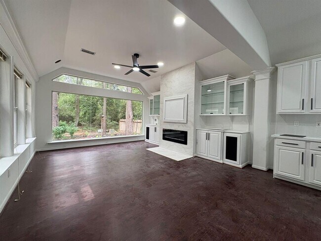 Building Photo - 93 N Acacia Park Cir