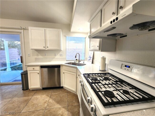 Building Photo - 7624 Glorietta Bay Ct