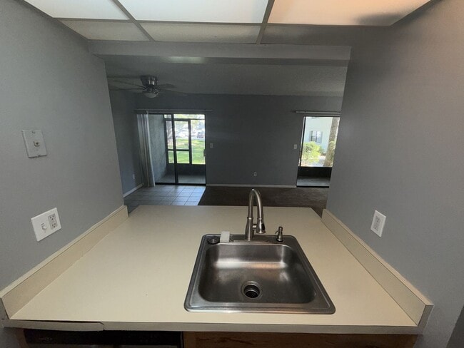 Building Photo - Condo In The Very Desirable Conquistador Condos