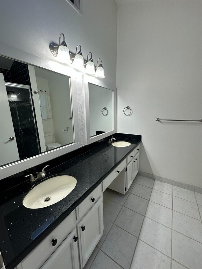 Building Photo - 2371 Sample Ave