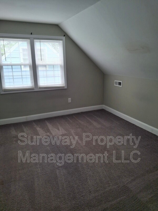 Building Photo - 447 E Park Ave