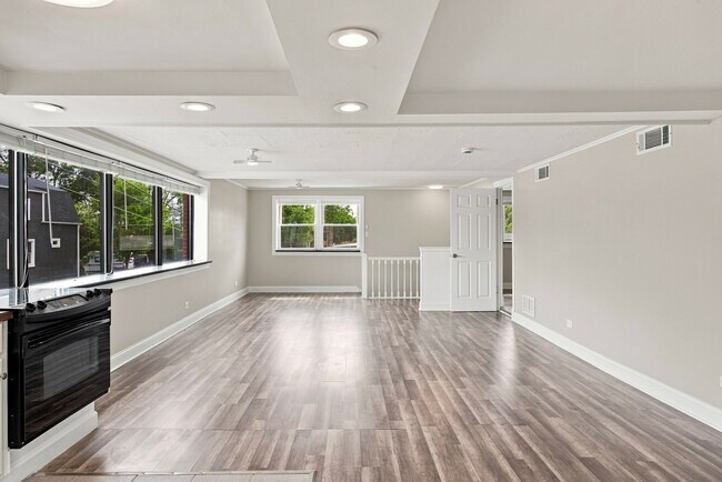 Building Photo - 4904 W Gunnison St