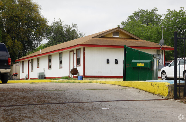 Primary Photo - 210-214 Merida St