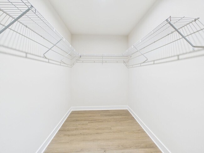 Building Photo - Functional Floorplan, Modern Comfort – Wel...
