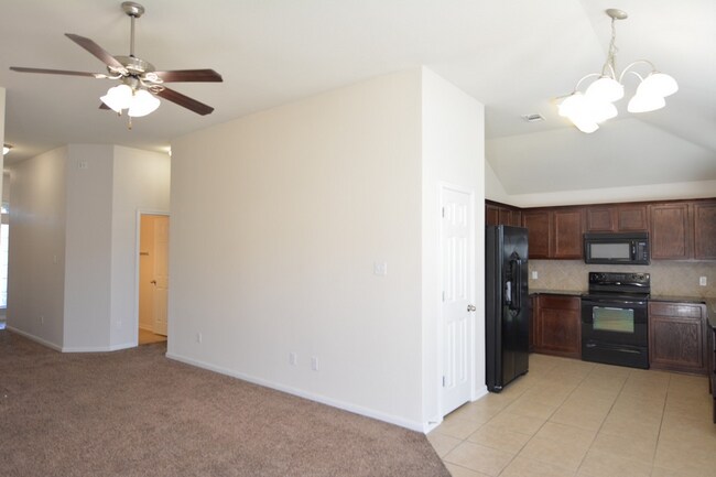 Building Photo - 7919 Woodbury Dr