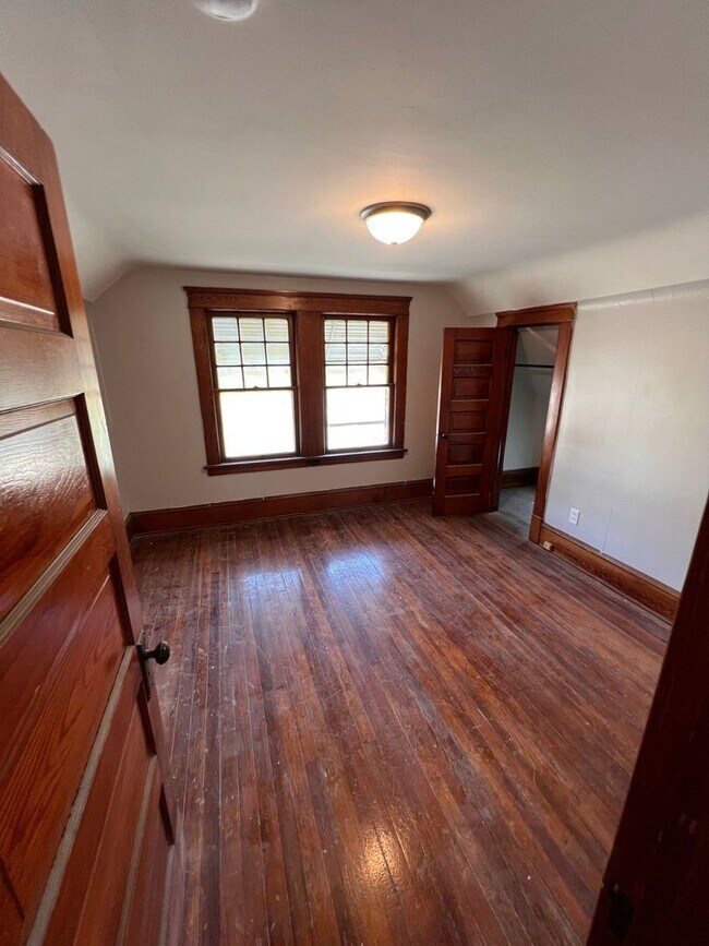 Building Photo - 15912 Parkgrove Ave
