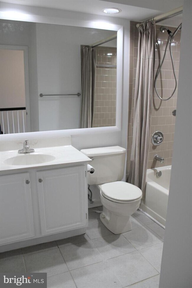 Building Photo - 27 Tudor Ct