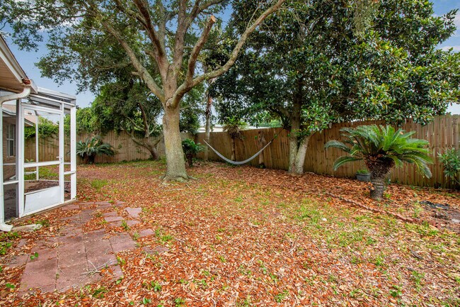 Building Photo - 404 Ridge Wood Cir