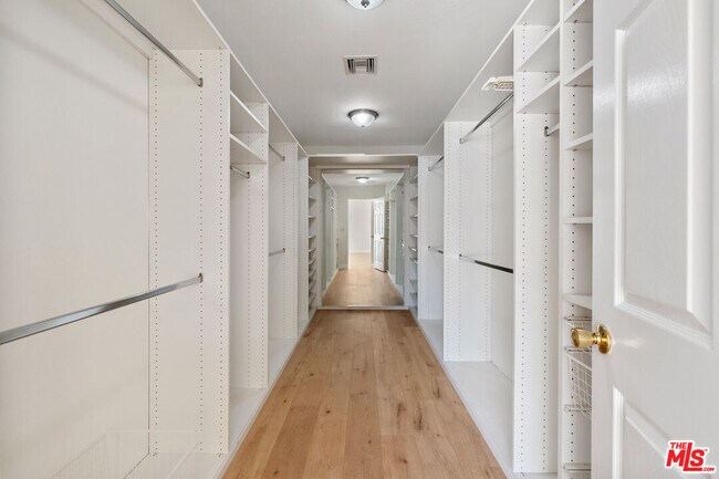 Building Photo - 807 E Orange Grove Ave