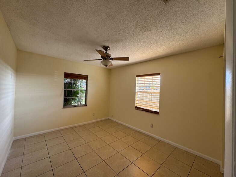 Building Photo - 364 16th St SW