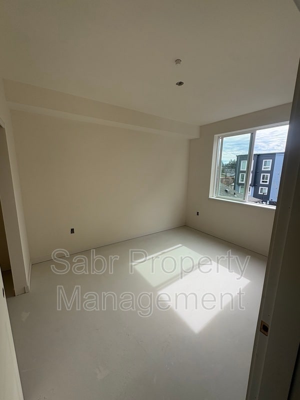 Building Photo - 1520 N Bryant St