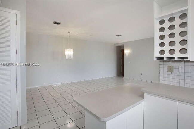 Building Photo - 49 Majorca Ave