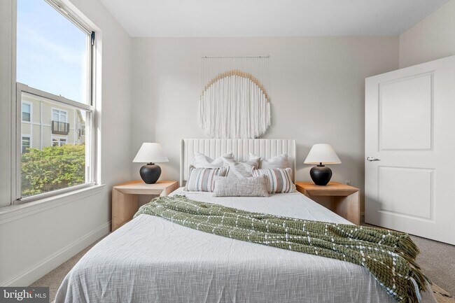 Building Photo - 1391 Pennsylvania Ave. SE