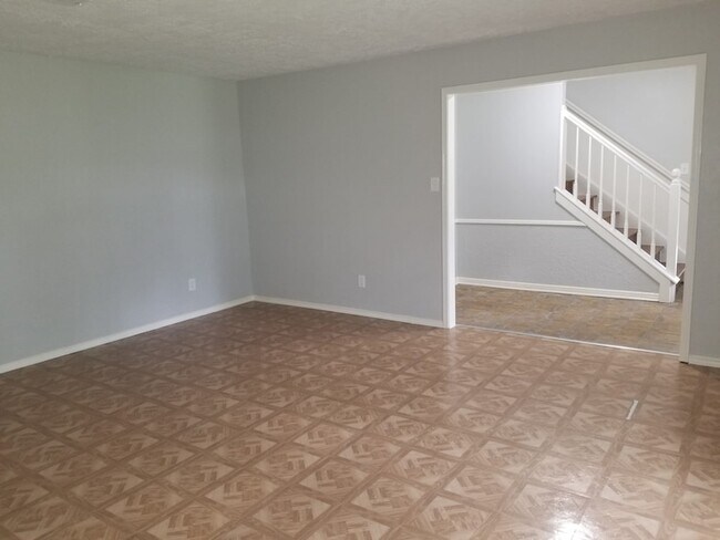 Building Photo - 3911 Brightwood Dr