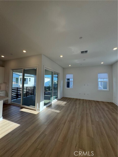 Building Photo - 436 Loon