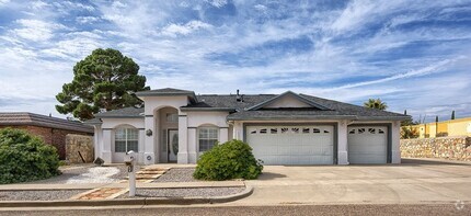 Building Photo - Beautiful house with a pool and refrigerat...