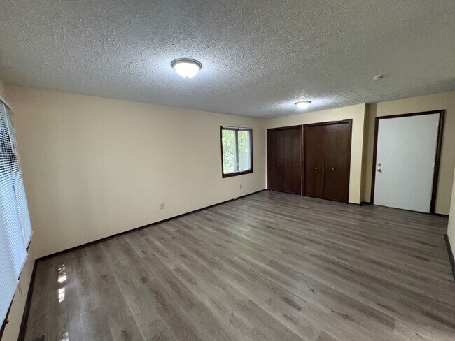 Building Photo - 1103 S Paula Ave