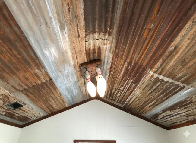 Building Photo - 601 Live Oak St