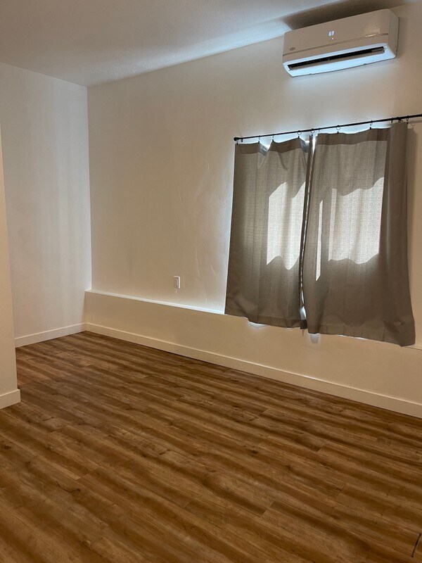 Building Photo - 525 N 300 E