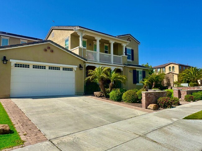 Building Photo - Corner lot Executive home near everything!