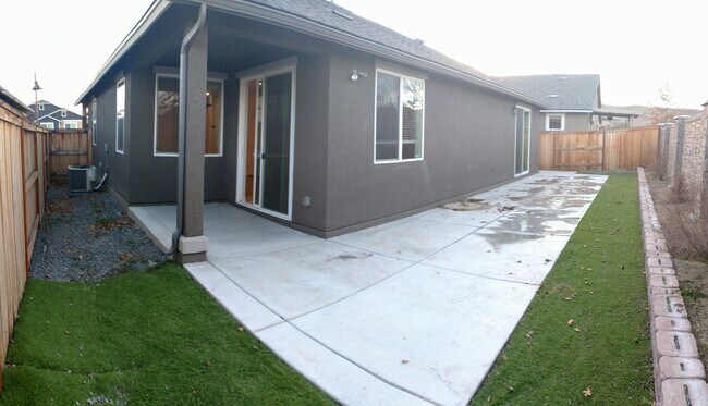 Building Photo - Sparks home 3 bedroom| 2 bathroom now avai...