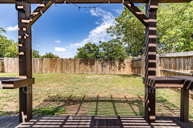 Building Photo - 8003 Oxbow Way