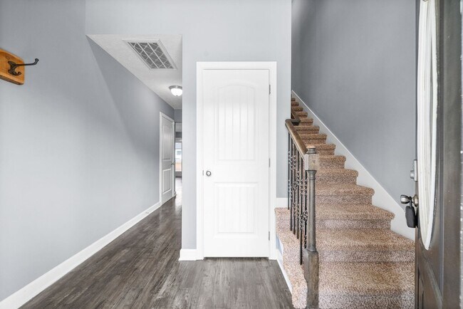 Building Photo - 3755 Windmill Dr