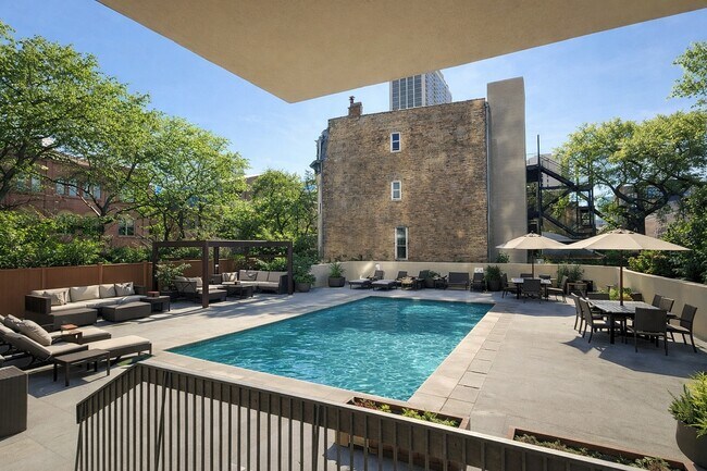 Building Photo - 1660 N La Salle Dr