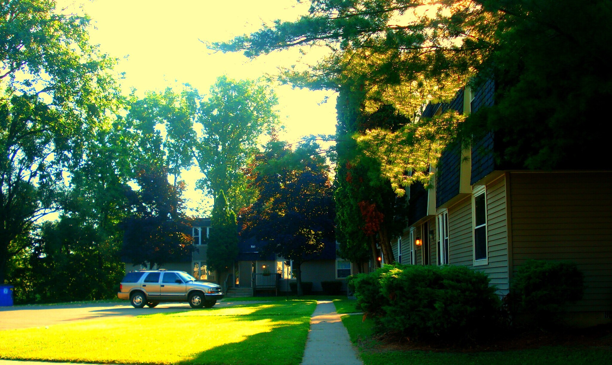 Building Photo - 502 N River Ave
