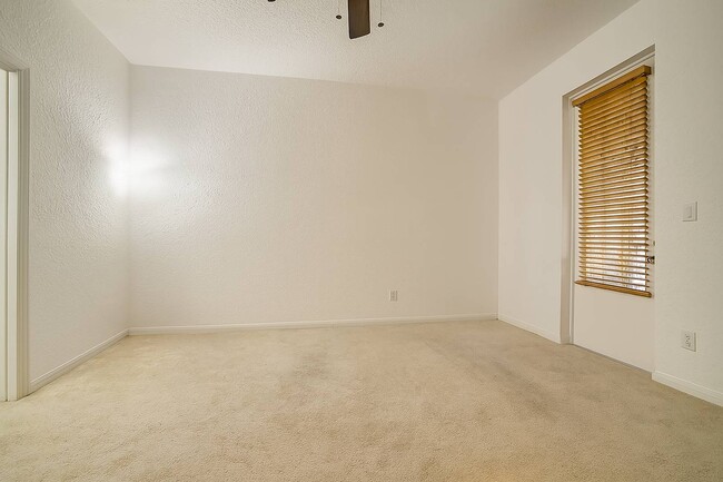 Building Photo - 135 Seagrape Dr