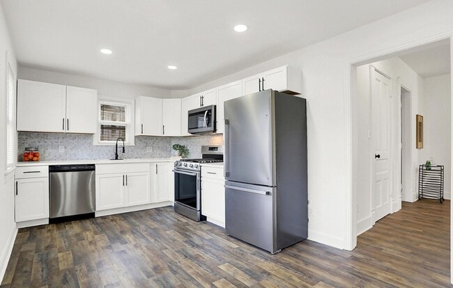 Building Photo - 3 Bed Home Accepting section 8 housing vouchers!